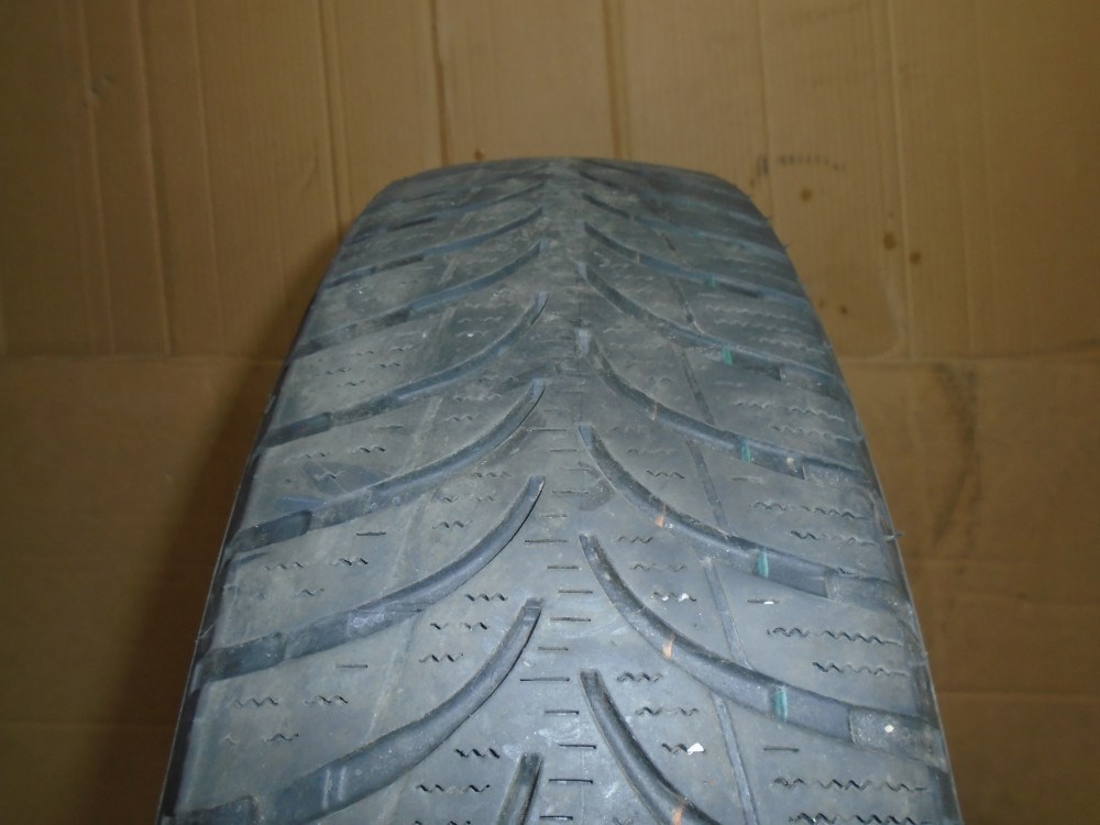 1 DARAB VAN! [GYÁRI BONTOTT] TÉLI GUMI - 155 / 70 R19 - 84Q - BRIDGESTONE , BLIZZAK LM-500 - DOT: 2921 ; 4MM  3. kép